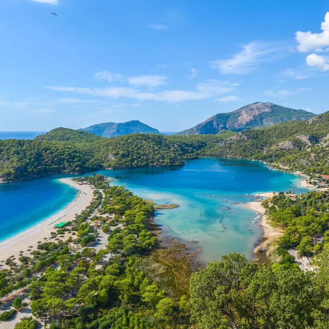 The Loveliest Beaches, Coves and Bays of the Aegean and the Mediterranean: Unforgettable Routes for Your Summer Holiday