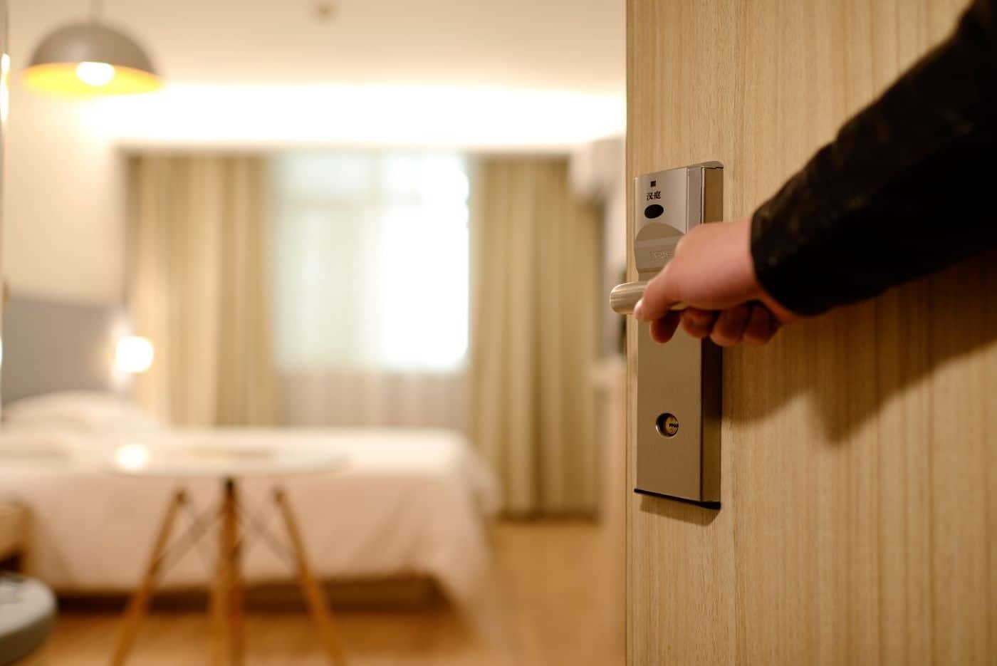 Crown Your Holiday with Comfort: Tips for Choosing the Right Hotel Room