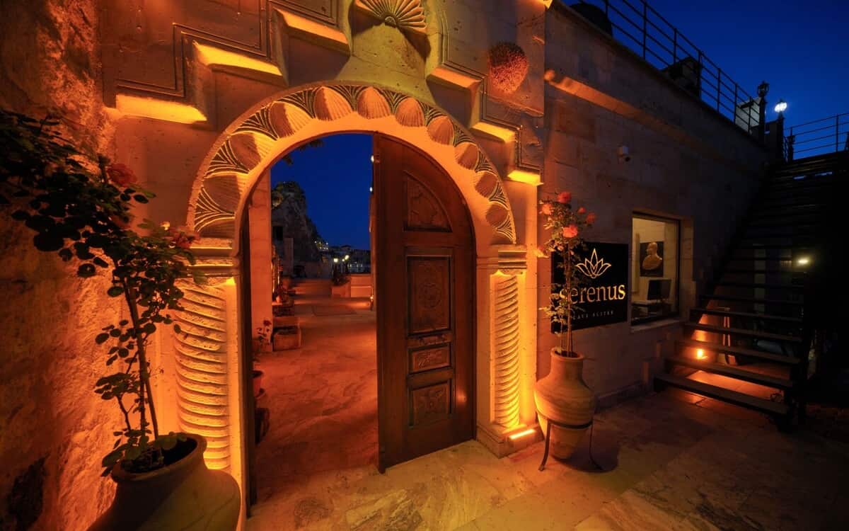Serenus Cave Suites
