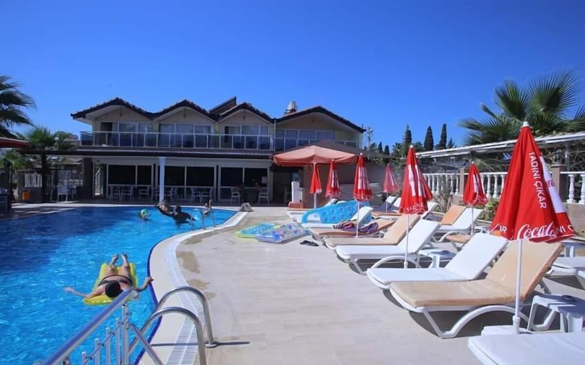 Sayanora Hotel