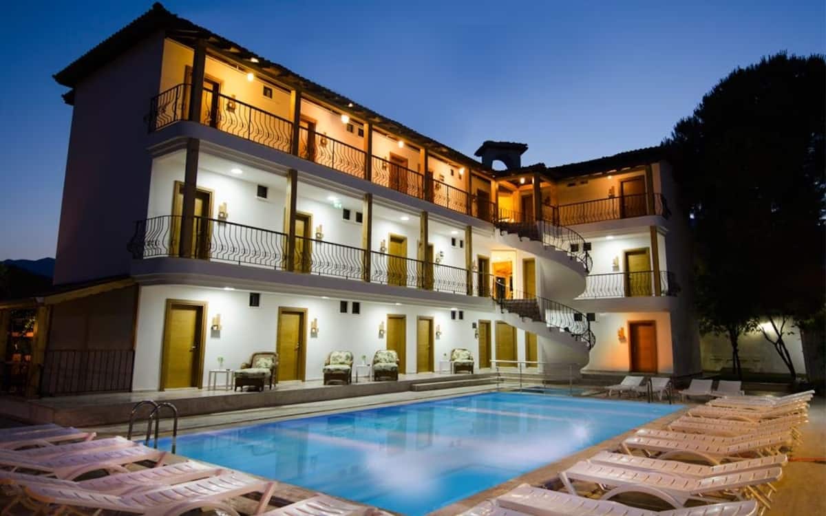 Amore Hotel Teki̇rova