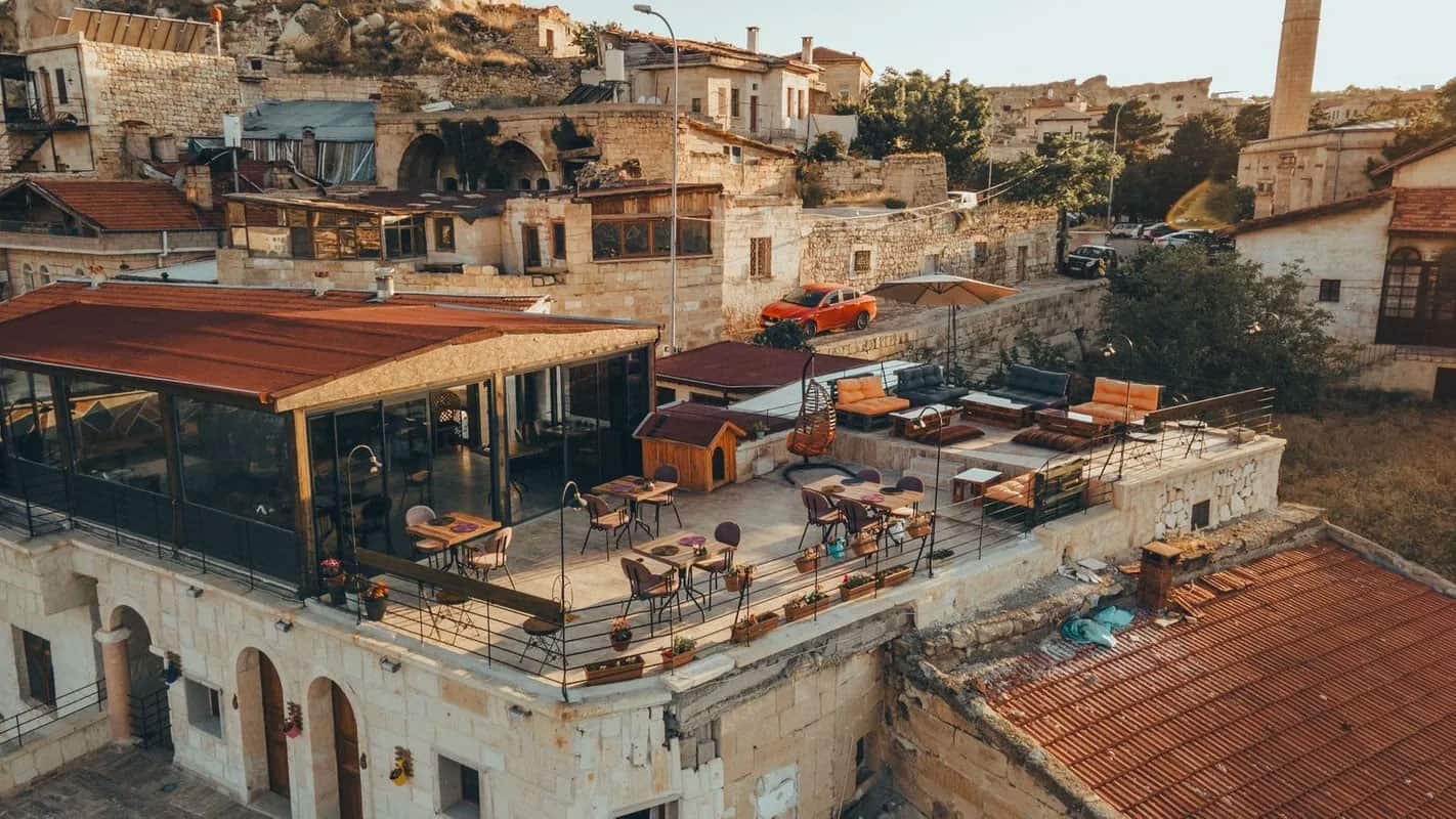 Tale Cave Inn