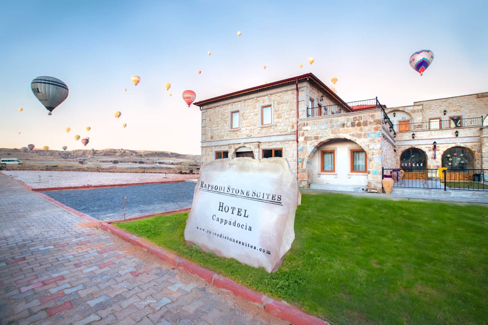 Rapsodi Stone Suites