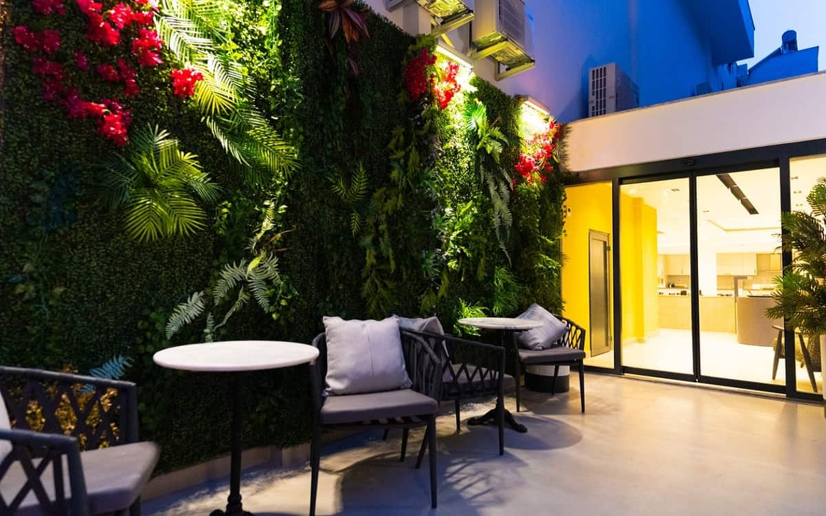 Leonis Hotel