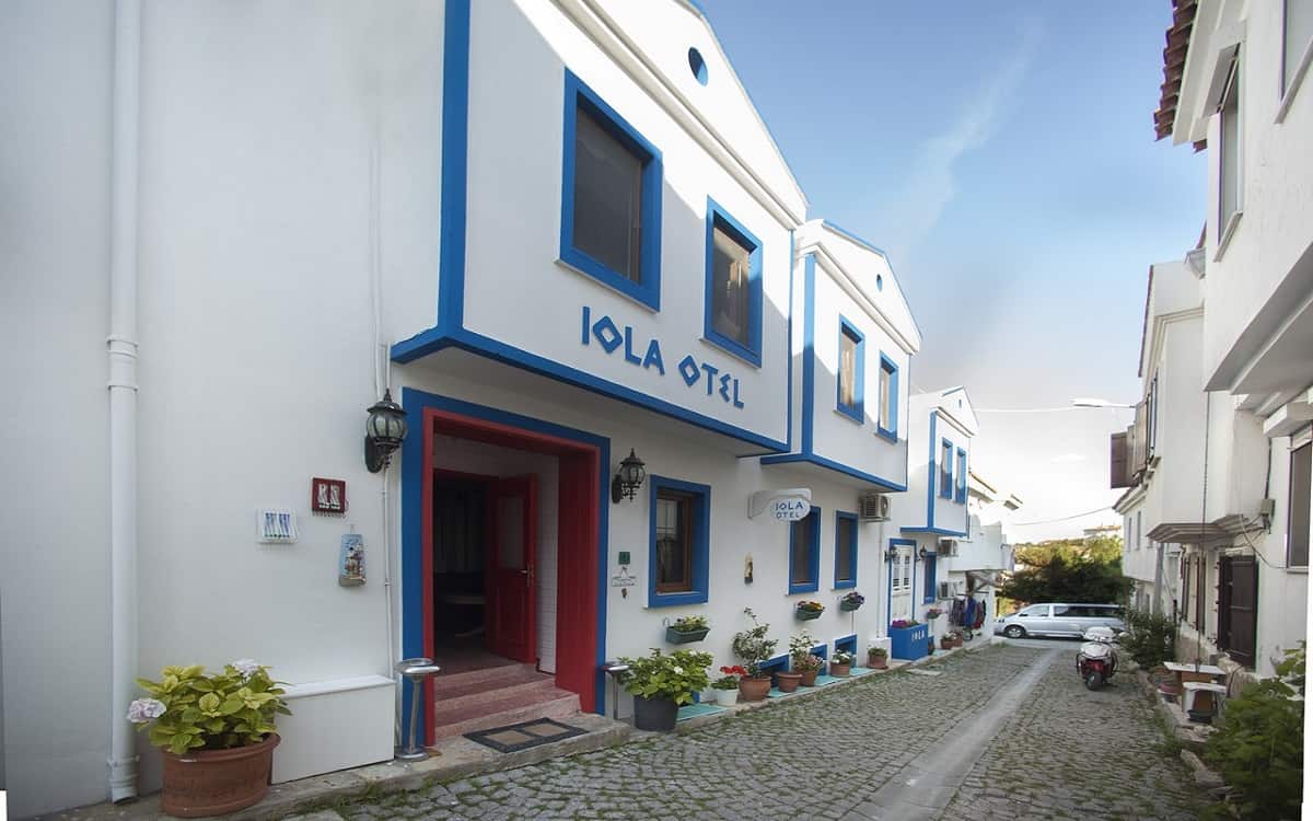 Iola Otel
