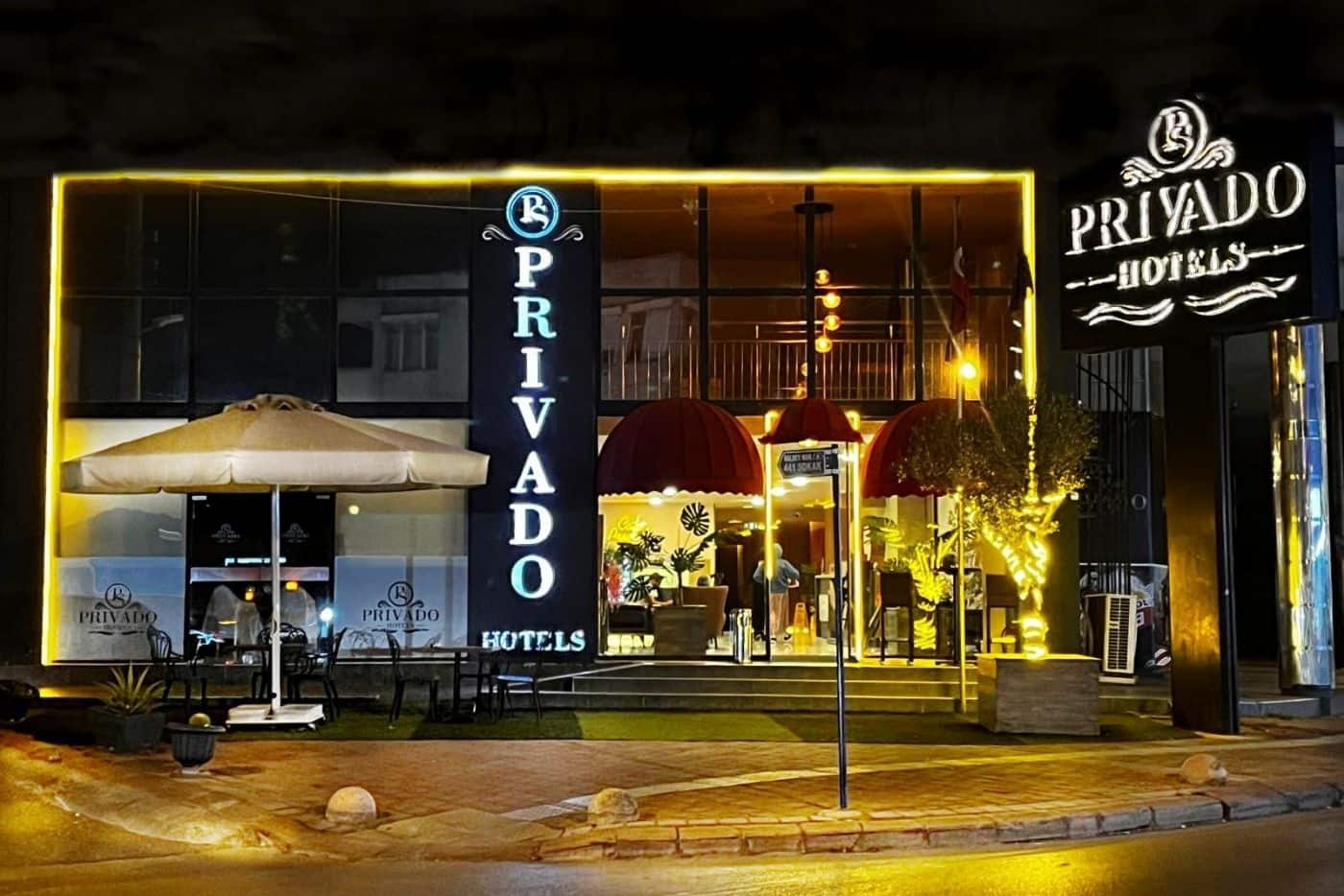 Privado Hotels