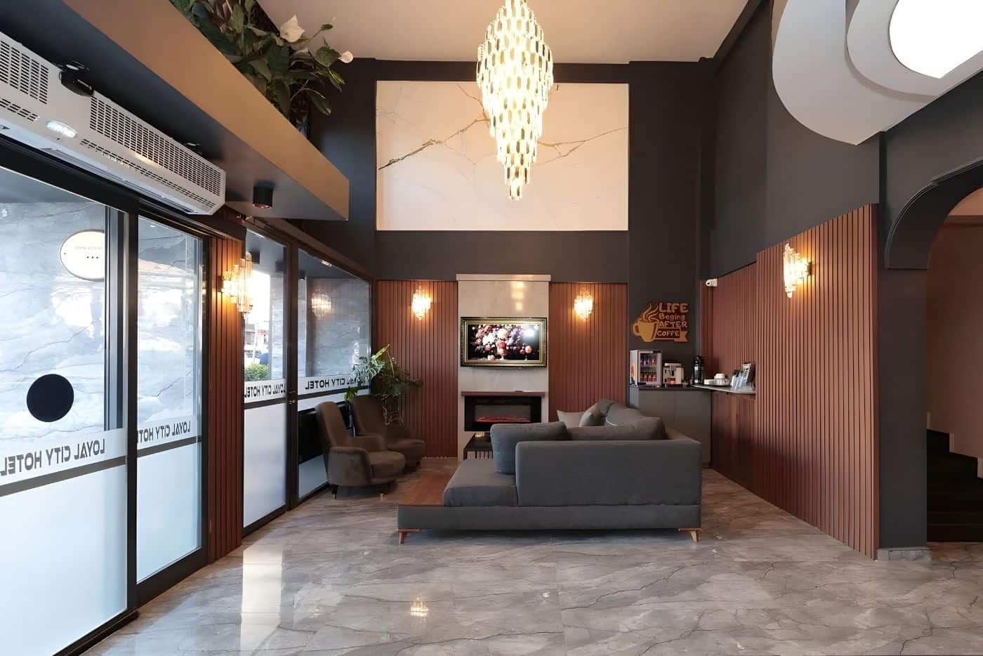 Loyal City Hotel