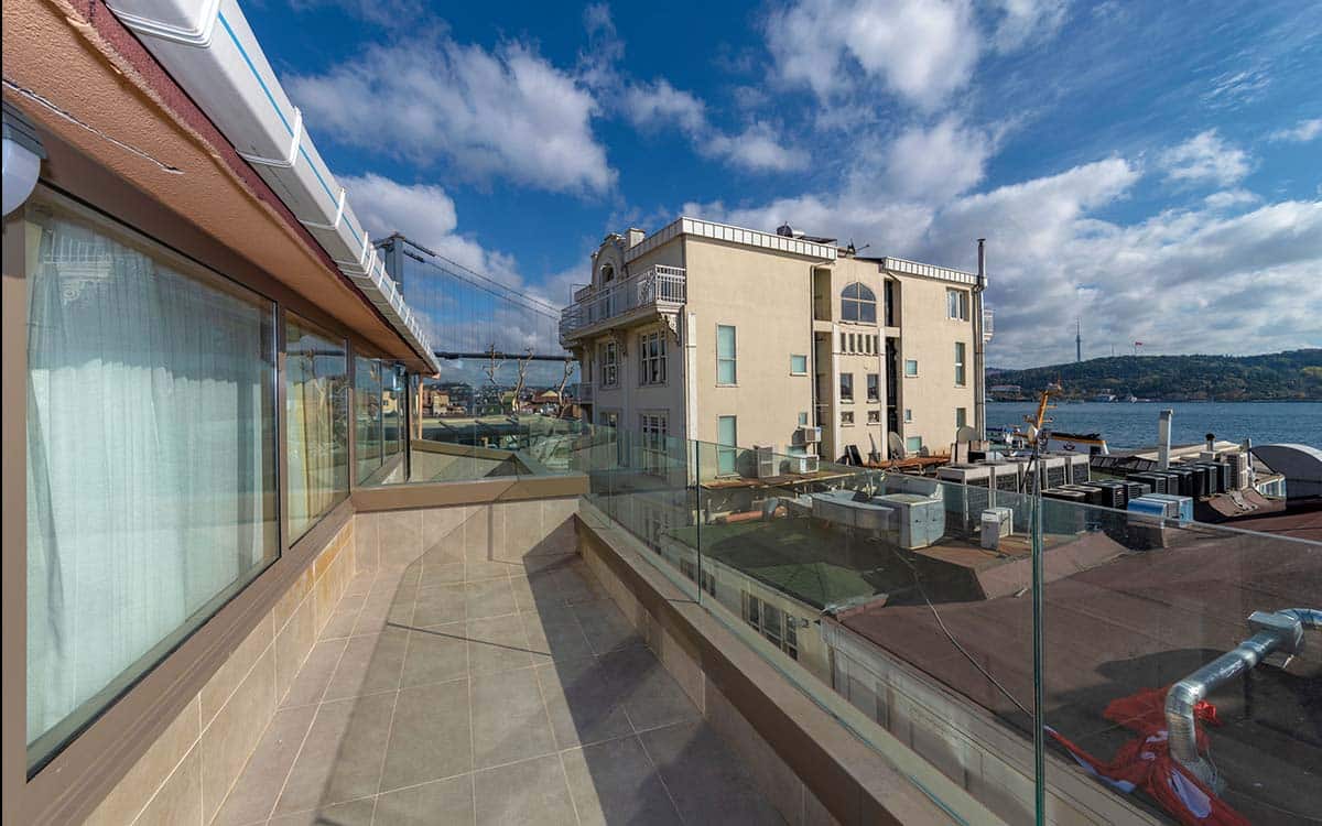 Feri Suites Hotel