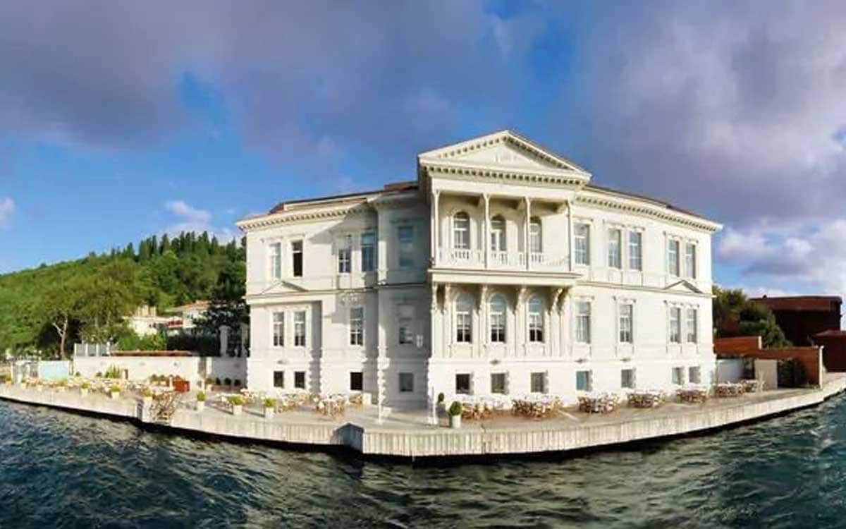 Ajia Hotel
