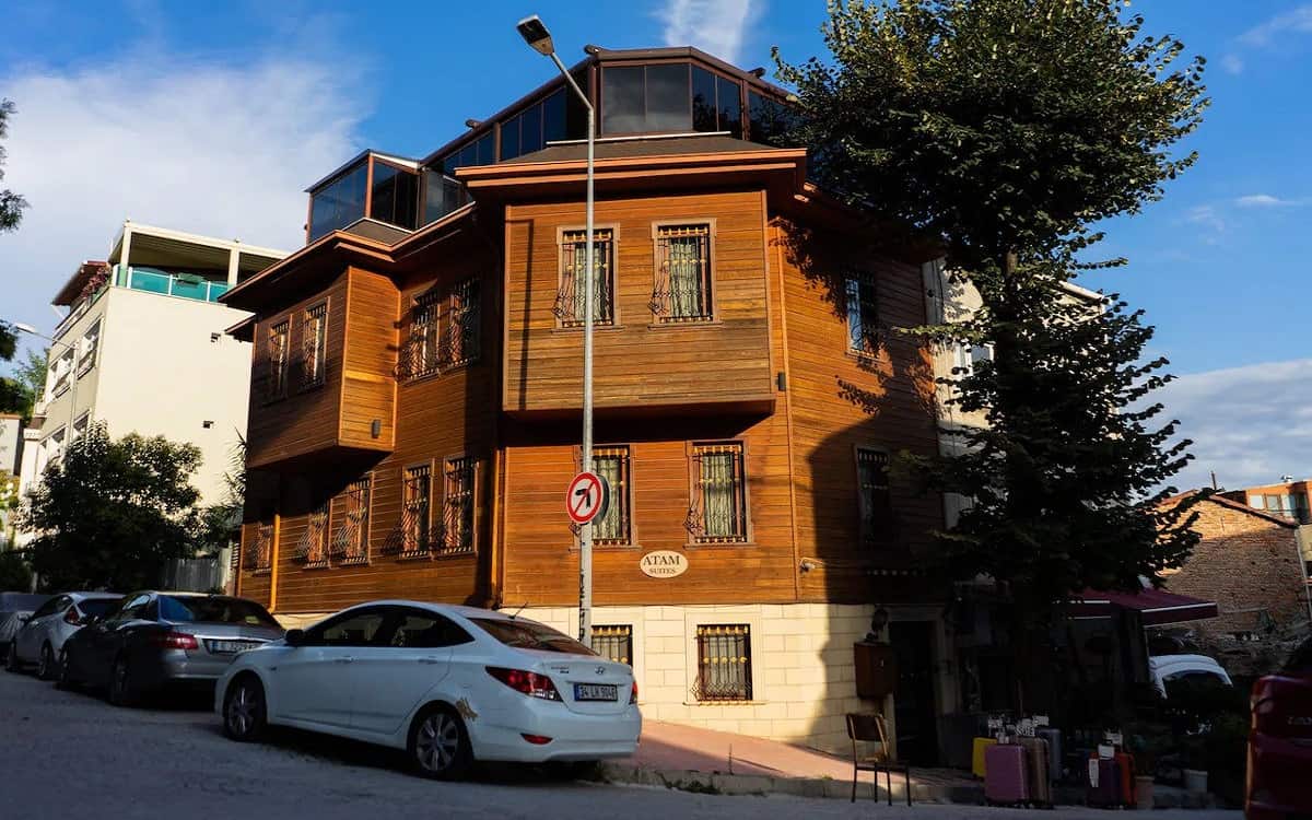 Atam Hotel & Suites