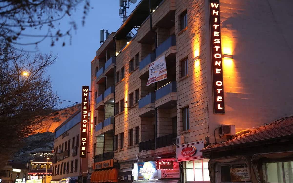 Whitestone Otel