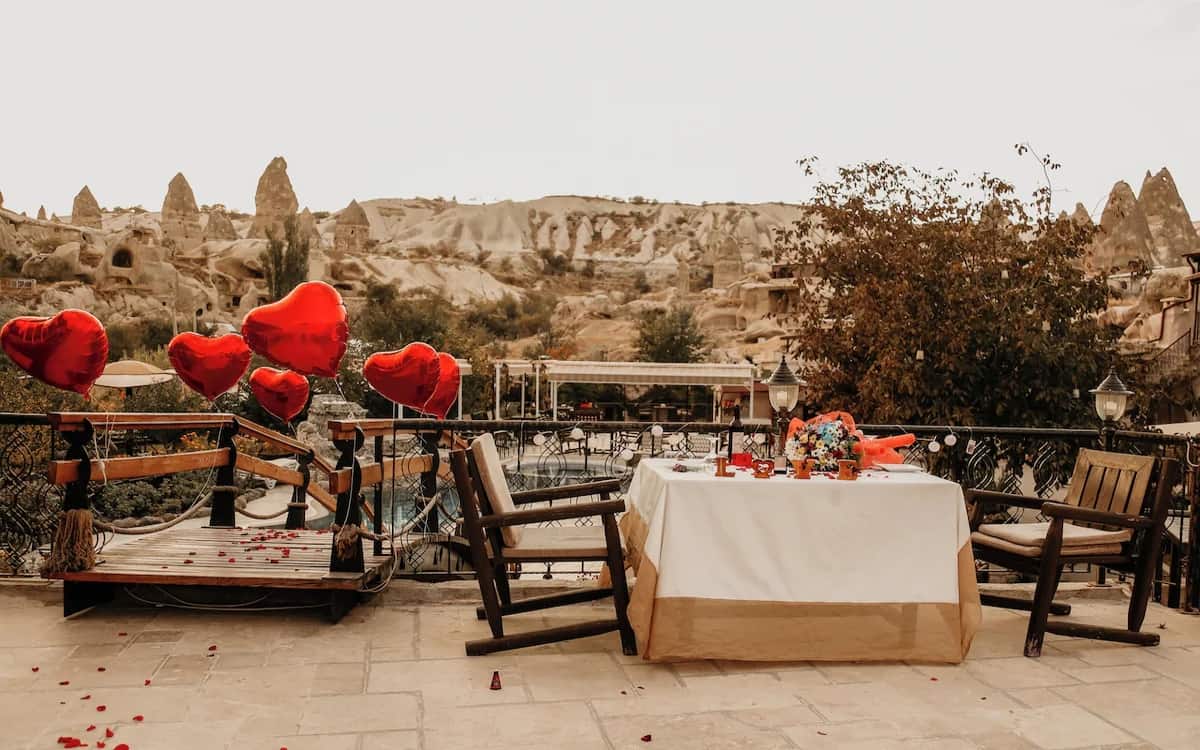 Holiday Cave Hotel