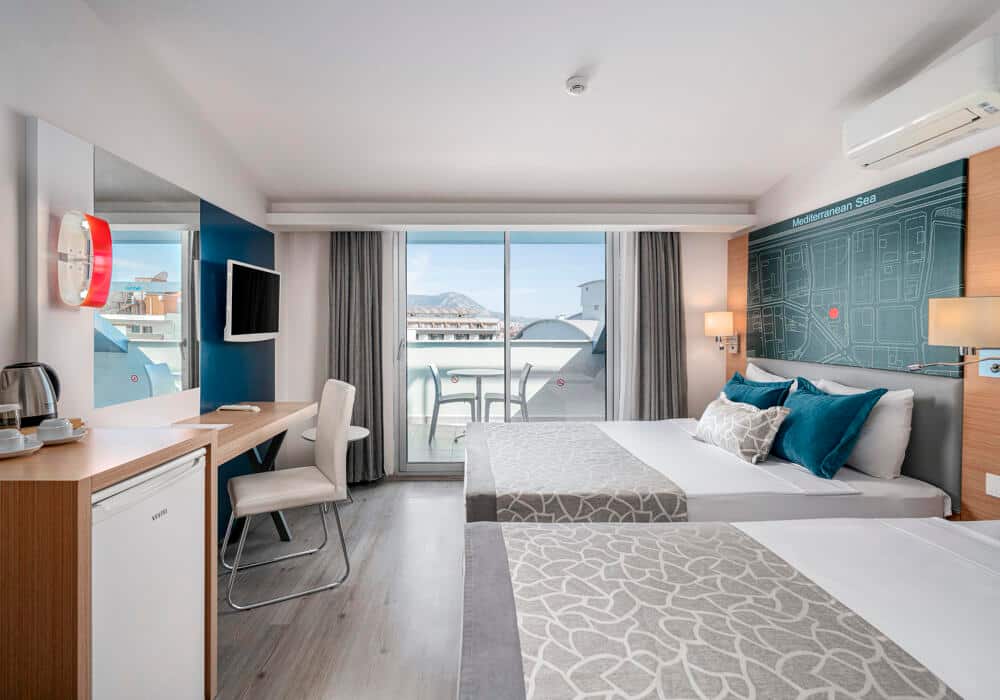 Superior-Zimmer, Poolblick (Hauptgebäude-Zimmer)