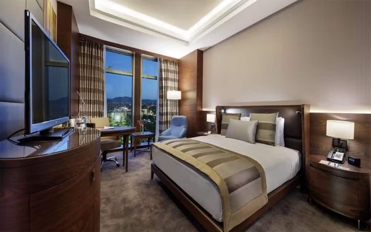 1 Kingsize yataklı süit oda