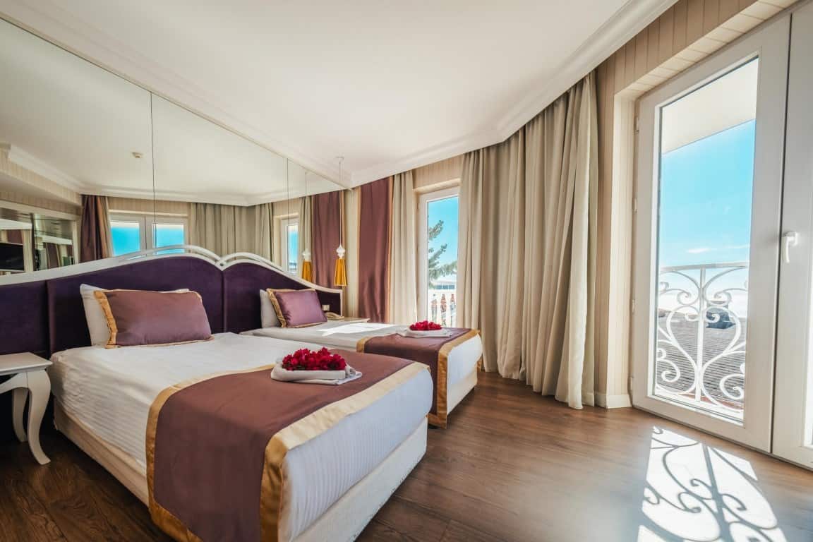Chambre standard, vue latérale sur la mer