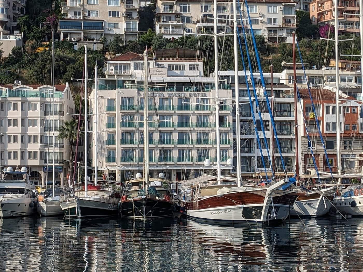 Alesta Yacht Hotel