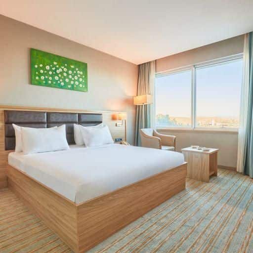 Chambre supérieure française, vue sur la ville