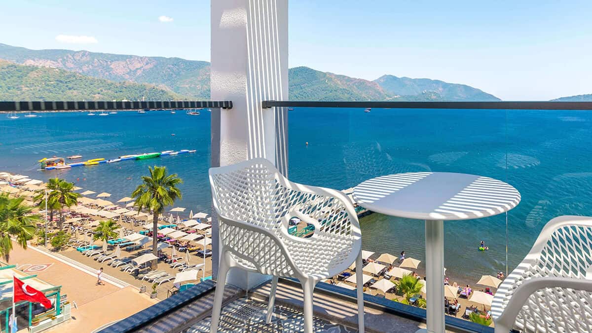 Room, Sea View