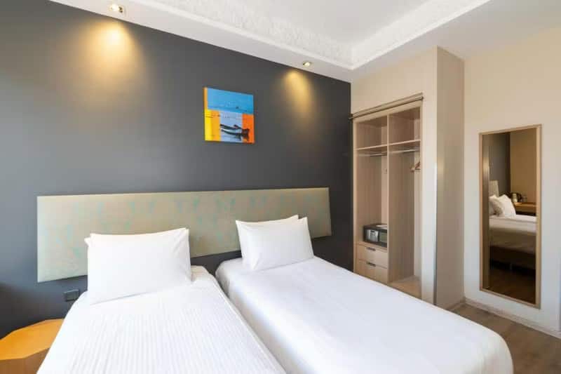 Standart Oda, Şehir Manzaralı,