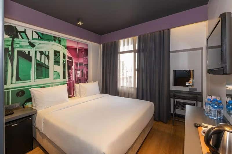 Standart Oda, Sokak Manzaralı,