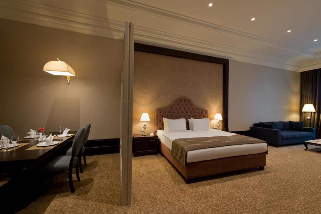 Deluxe Suite King Bed with City View