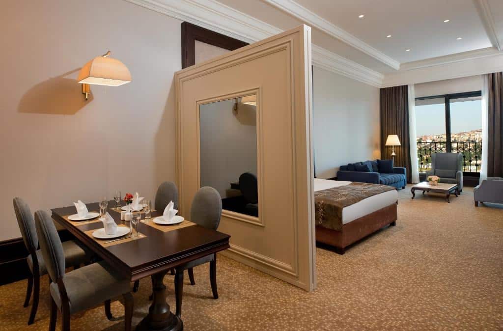 Deluxe Suite King Bed with Garden Access