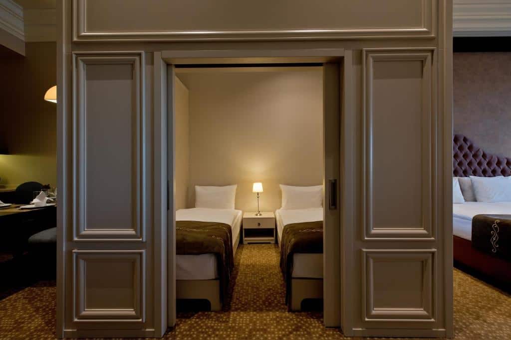 Family Suite King and Twin Bed with Garden Access