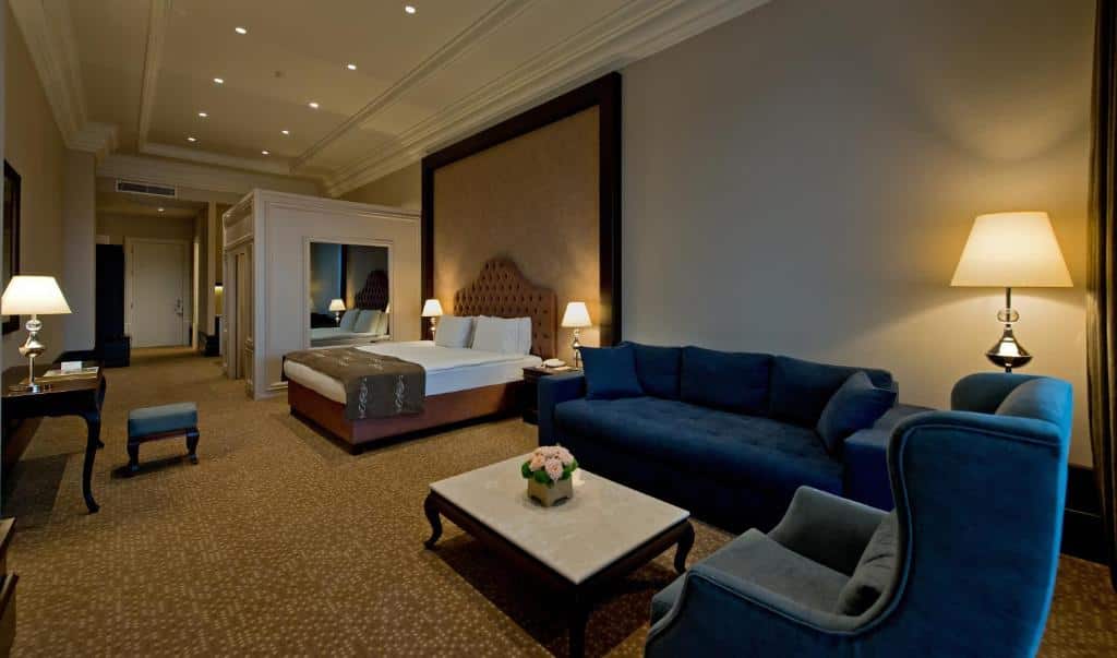 Family Suite King and Twin Bed with City View