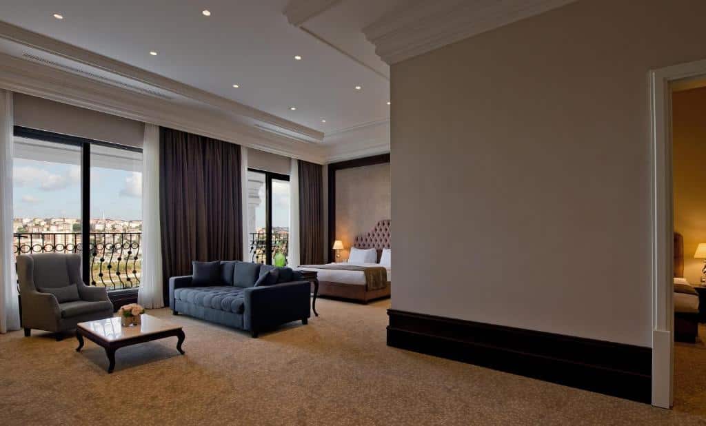King Suite 2 King Beds with City and Garden View