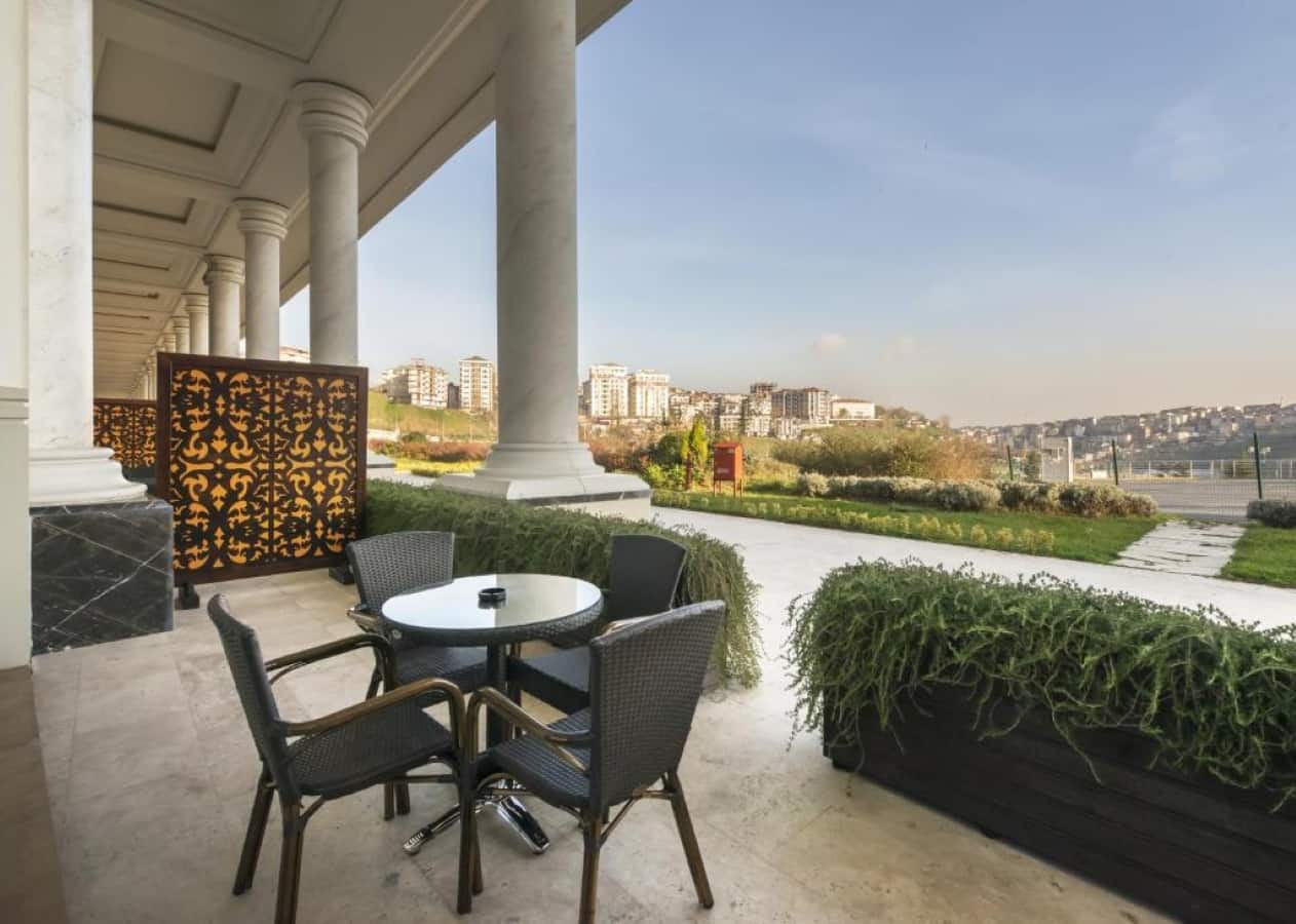 Honeymoon Suite with City and Garden View