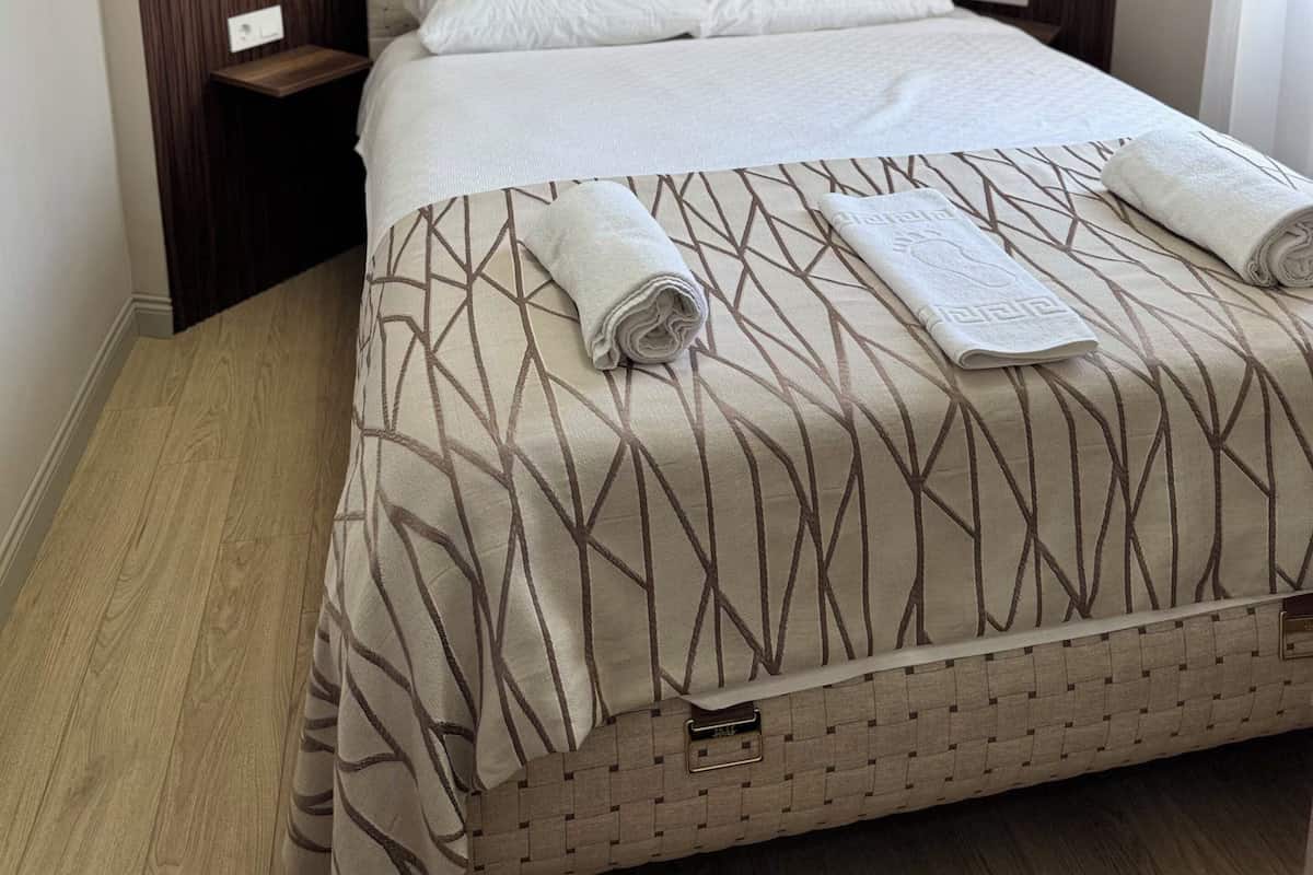 ECONOMİC ROOM