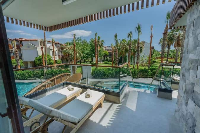 Lagoon Havuza Merdivenle Bağlantılı Oda