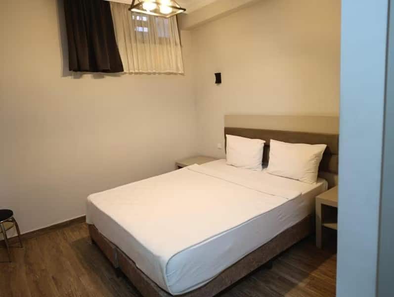 Economy Room