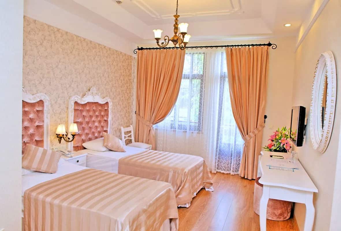 Zimmer mit Balkon