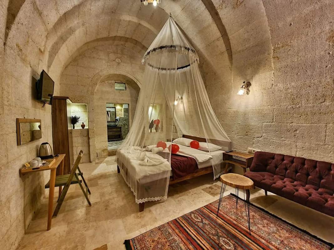 Unserlilabogenzimmer mit Whirlpool