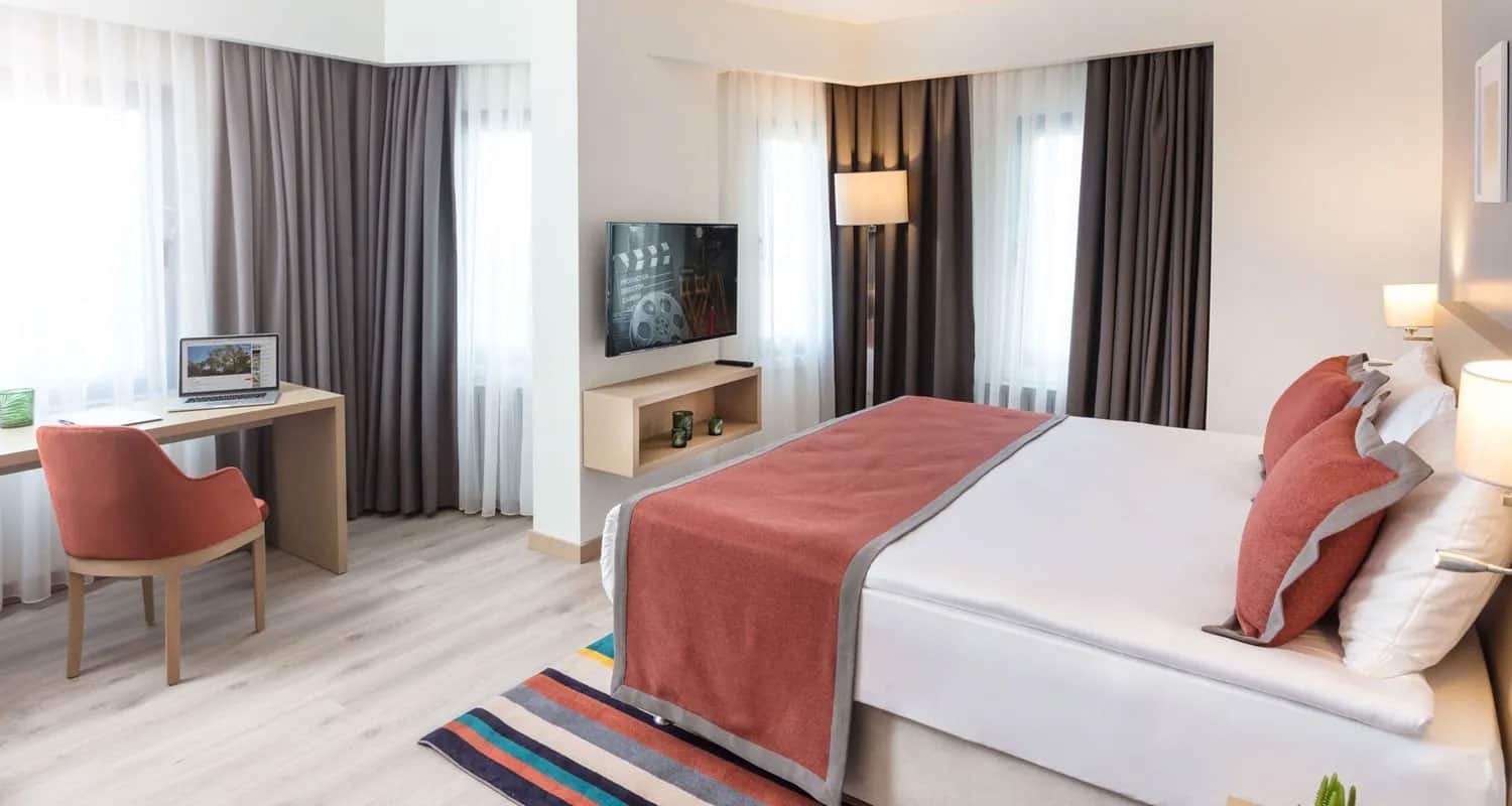 Zimmer ohne Balkon, Stadtblick