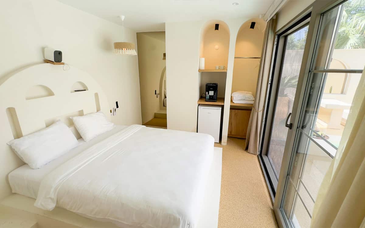 Private Suite mit Außenbett und Pool