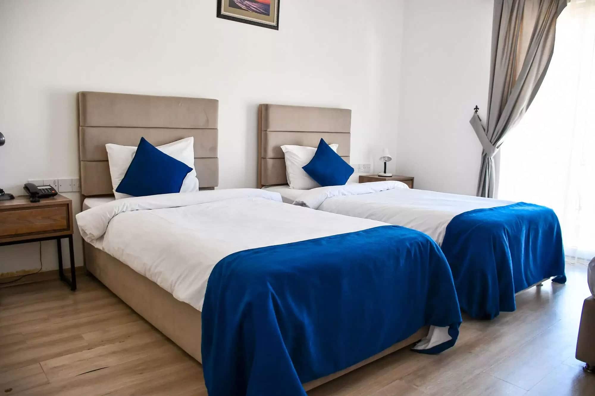 Zimmer mit französischem Balkon