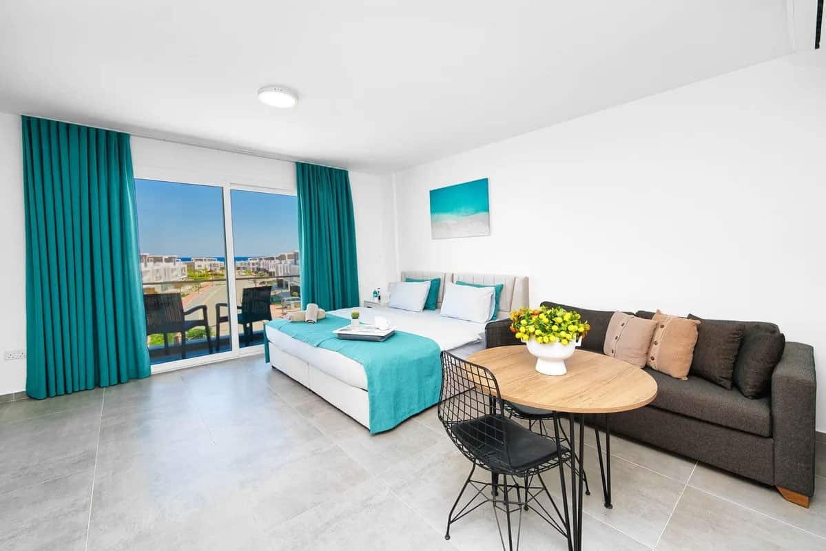 Zimmer mit Balkon, Meerblick und Bergblick