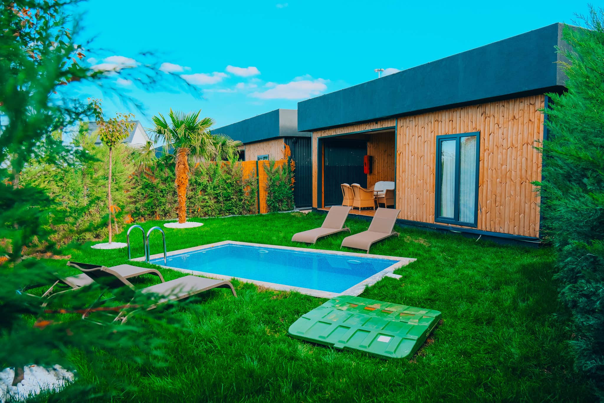 Villa Göl Manzaralı Isıtmalı Özel Havuzlu Şömineli