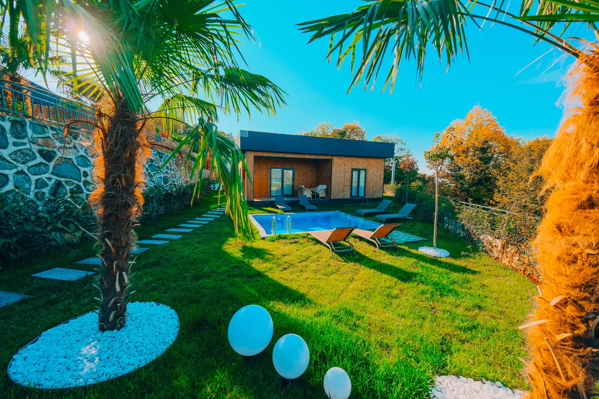 Villa Göl Manzaralı Isıtmalı Özel Havuzlu Şömineli