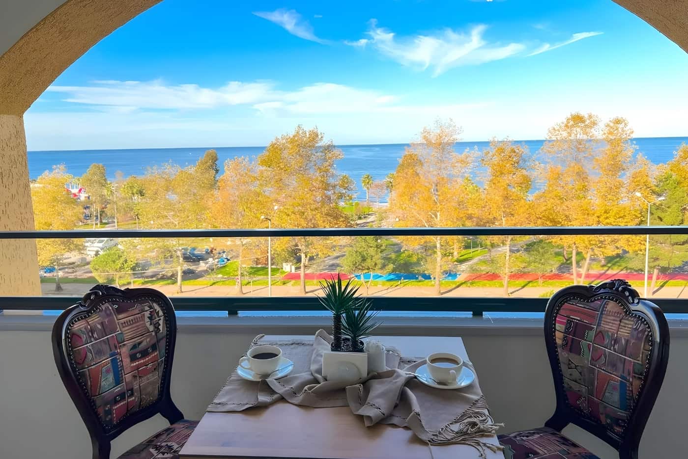 Zimmer mit Balkon, Meerblick