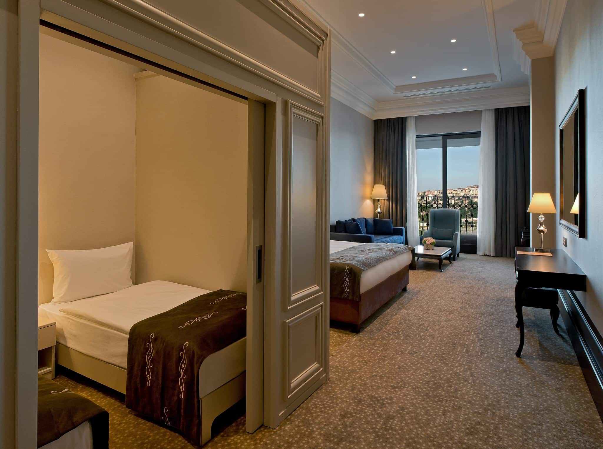 Family Suite King and Twin Bed with City View
