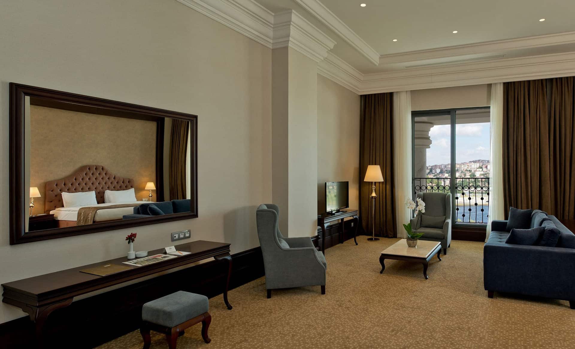 King Suite 2 King Beds with City and Garden View