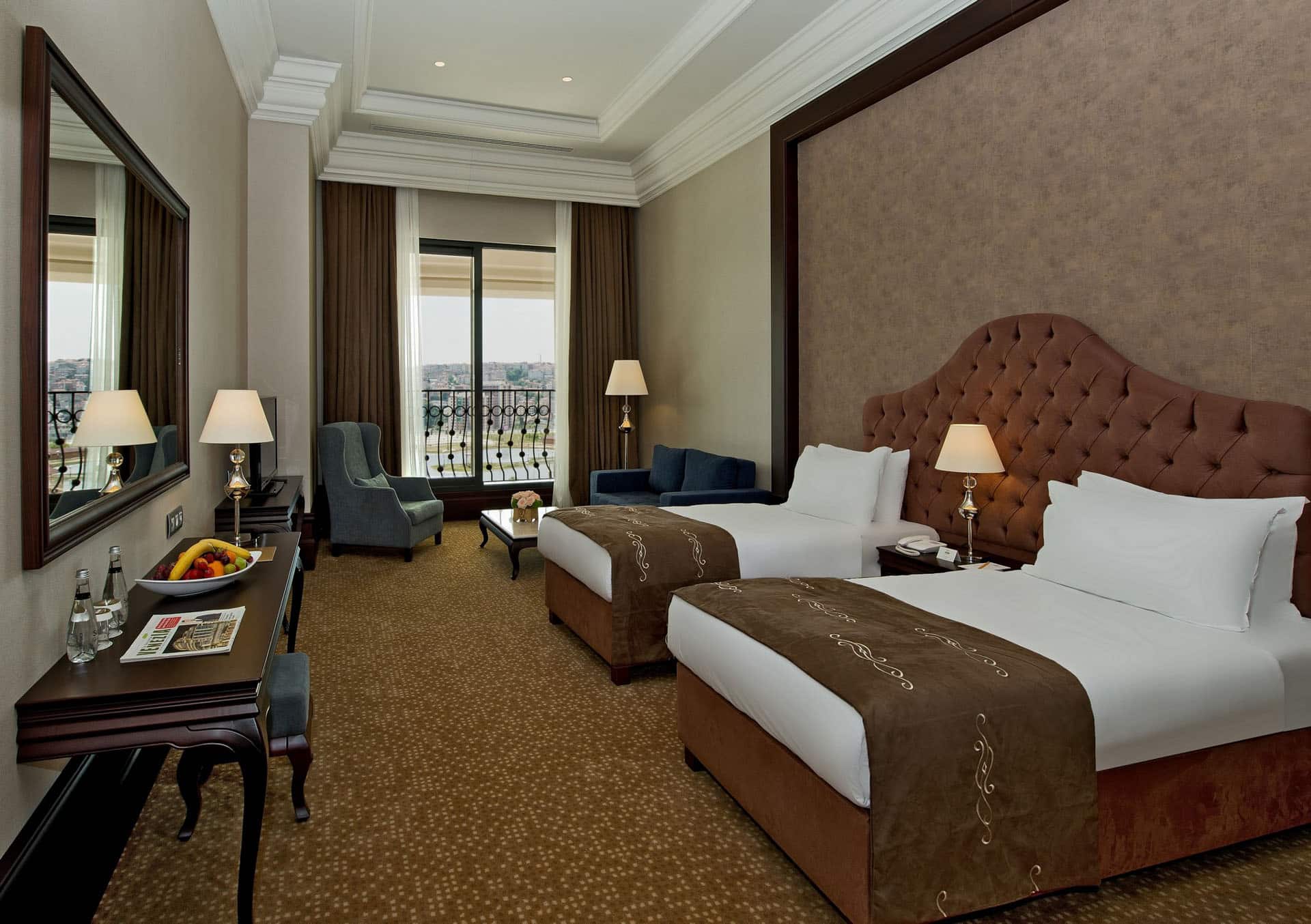 Deluxe Suite Twin Bed with City View