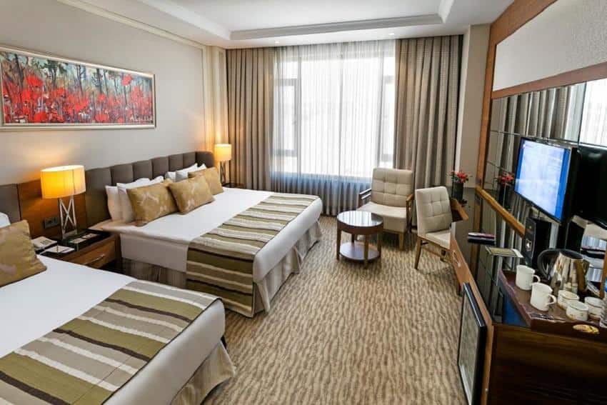 Room, Pool View