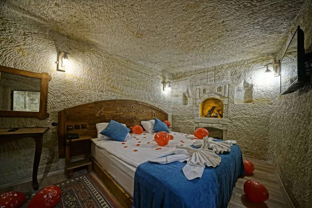 Deluxe-Höhlenzimmer 103 mit Whirlpool