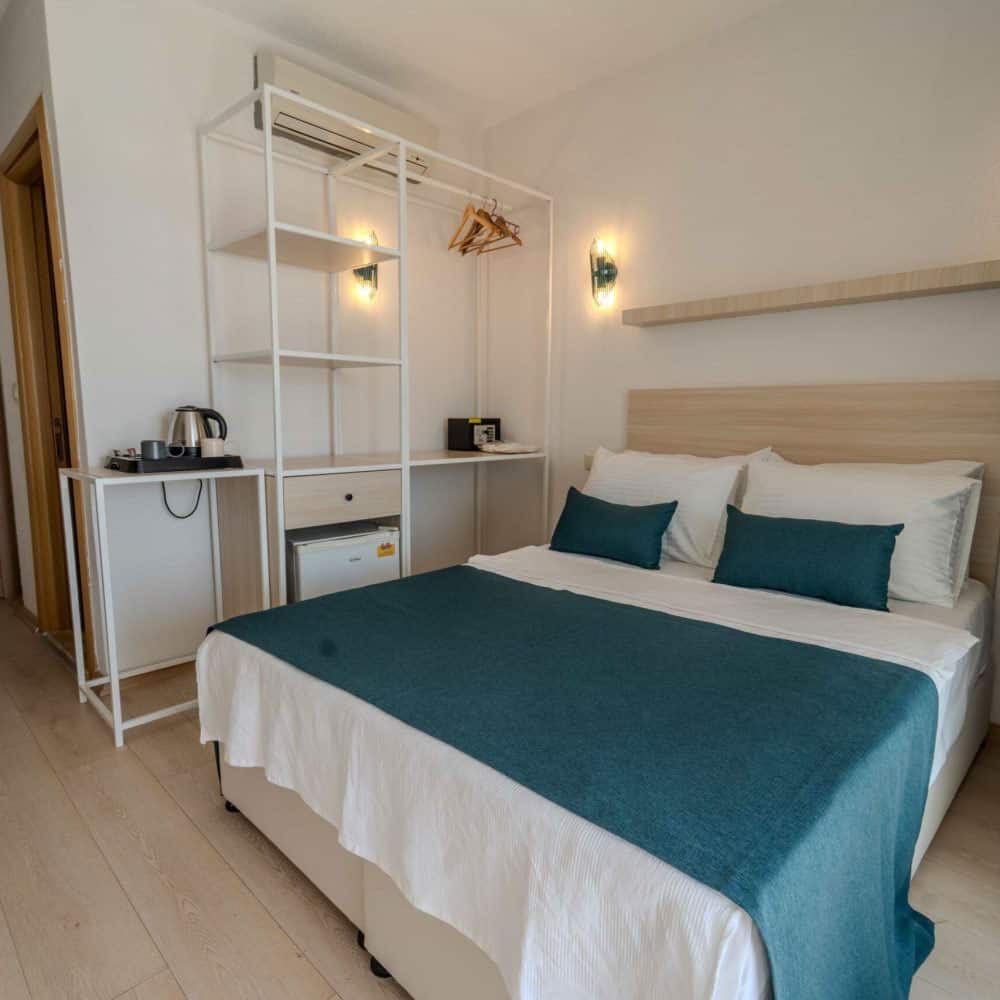 Zimmer, seitlicher Meerblick