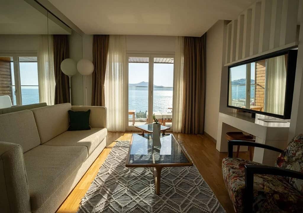 Room, Sea View