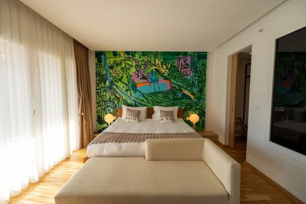 Room, Garden View